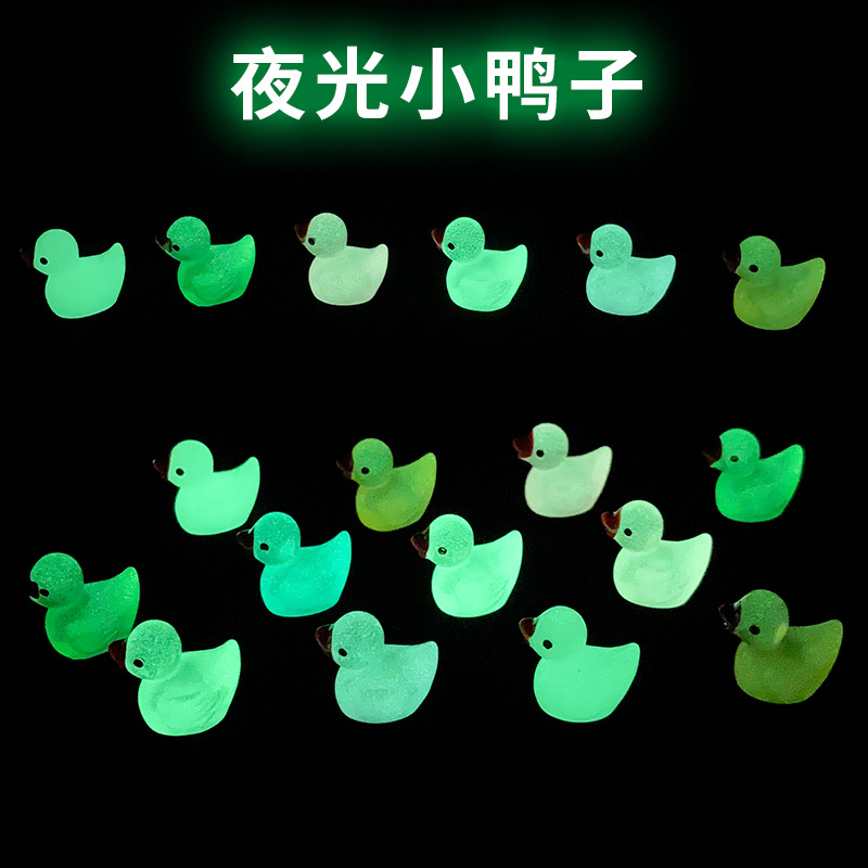 Mini glow-in-the-dark duck toy desktop car decoration miniature animal trinkets diy handmade resin Application Scenario