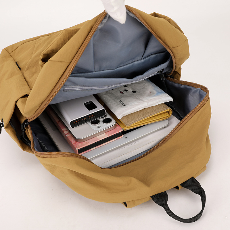 双肩背包实物图