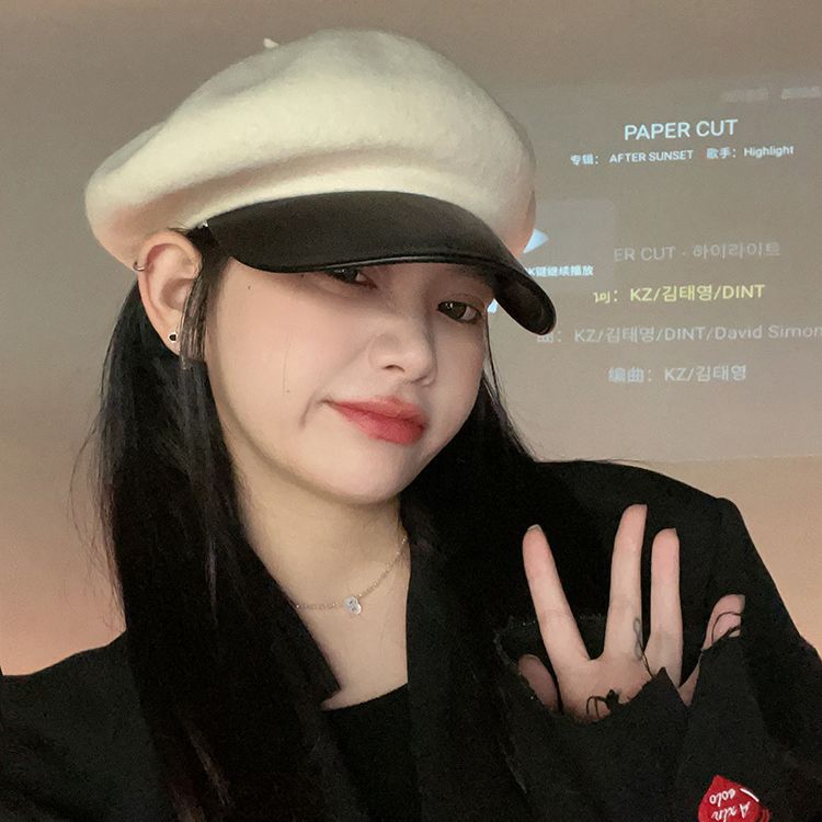 The woolen beret for women in autumn and winter is a versatile Korean style. The octagonal painter hat makes the face look slimmer. The retro British internet-famous baseball cap details Picture