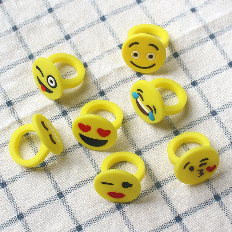 Wholesale of fashionable and cute PVC soft rubber expression smiling face rings, children's rings, girls' rings and cartoon accessories Specification image
