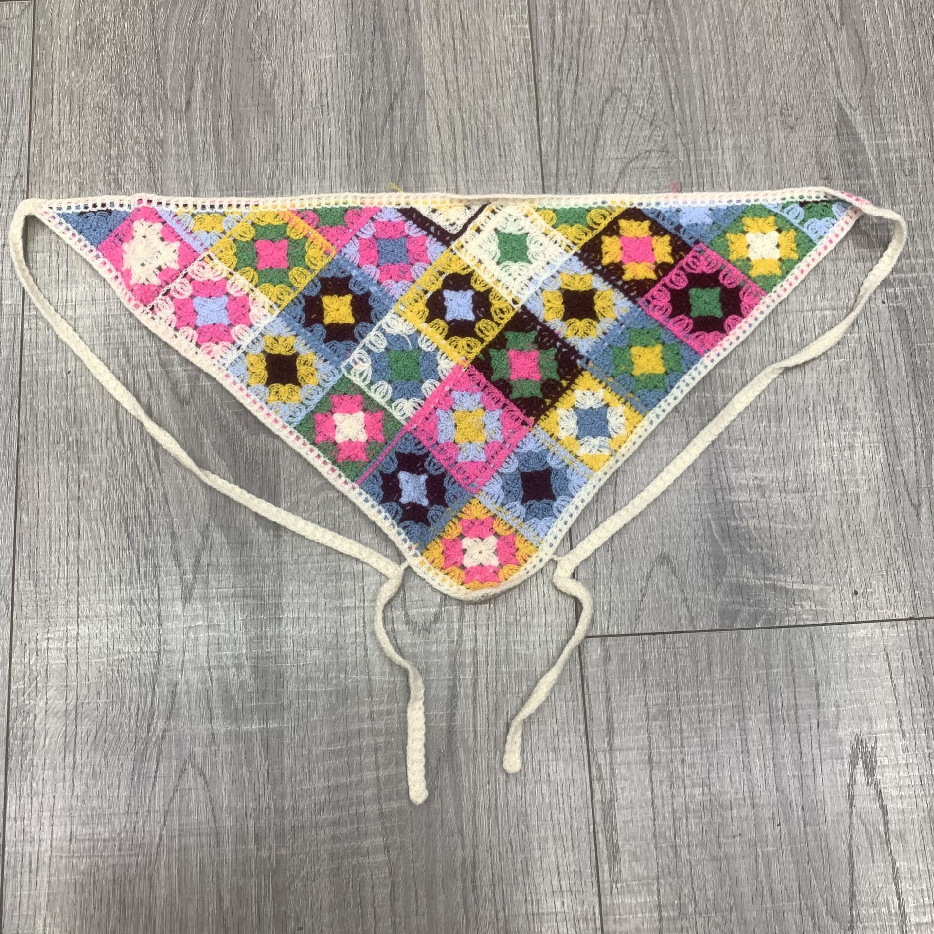 Crochet headscarf, triangular scarf, cute style girls' scarf, woven tie headscarf, dopamine Korean version factory direct sales wholesale Application Scenario
