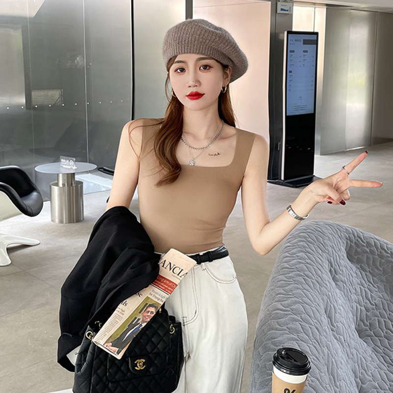 In 2023, a new style of women's innerwear and outerwear with a cushioned halter top, featuring a beautiful back, a one-piece bra, a base layer and a strapless top Item Picture