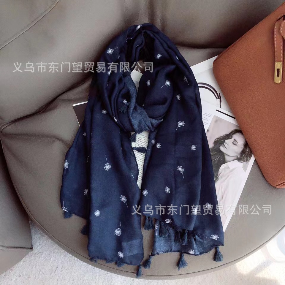 Dongmenwang New Scarf Printed Shawl Colorful Animal Flower Pattern Gauze Scarf Hanging Beard Long Scarf Can Be Customized Application Scenario