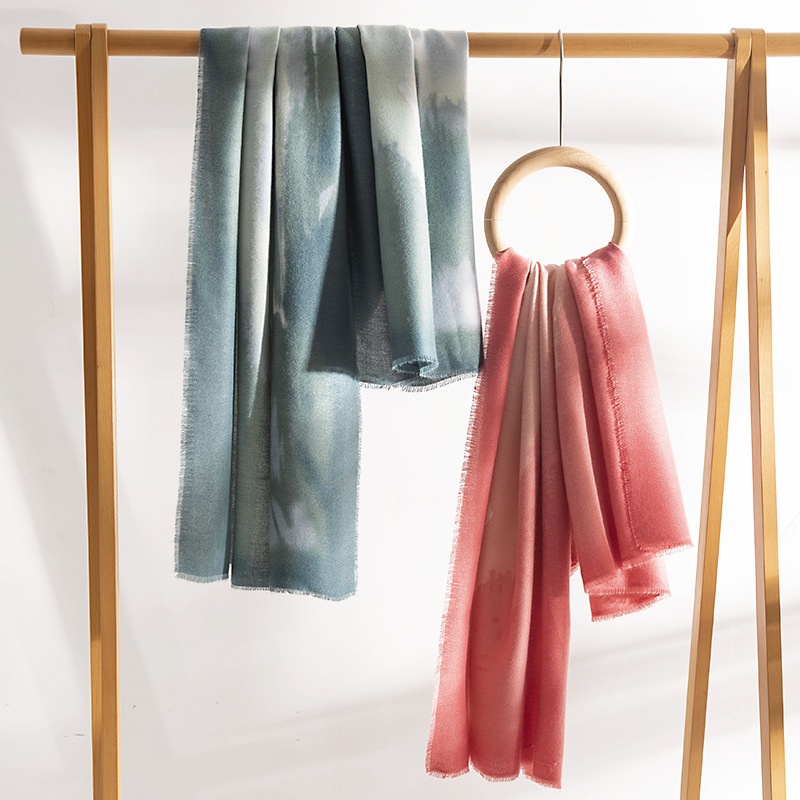 Autumn/Winter 2023 New Smudgy Gradient Gradient Fashion Commuter Scarf For Women Imitation Cashmere Elegant Celebrity Style Cape