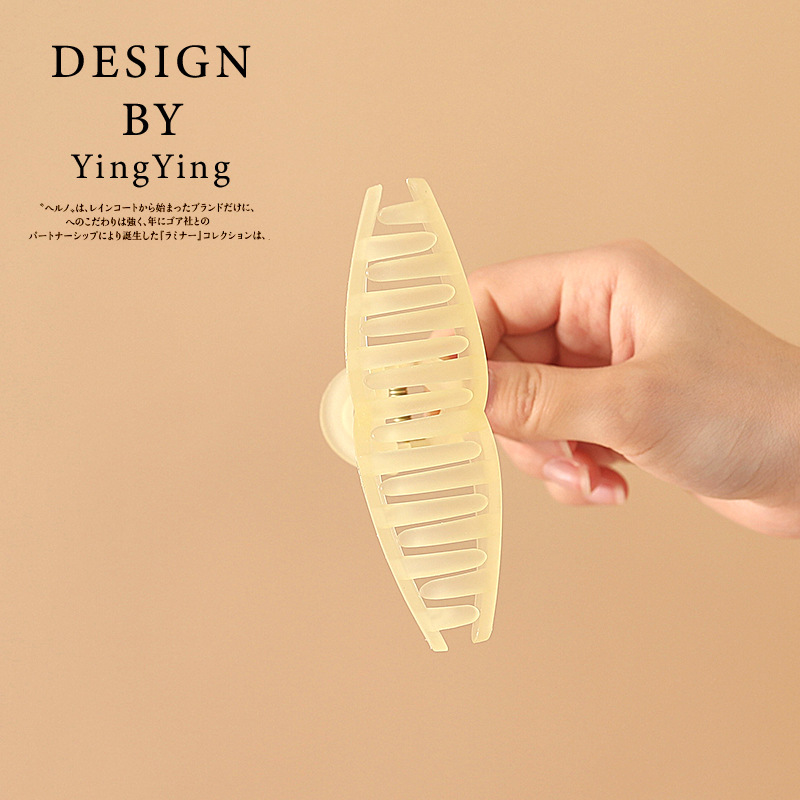 Yiwu Factory Basic Large Grab Shark Clip Advanced Sense Hairpin Grab Hairpin Headwear Spot Wholesale Application Scenario