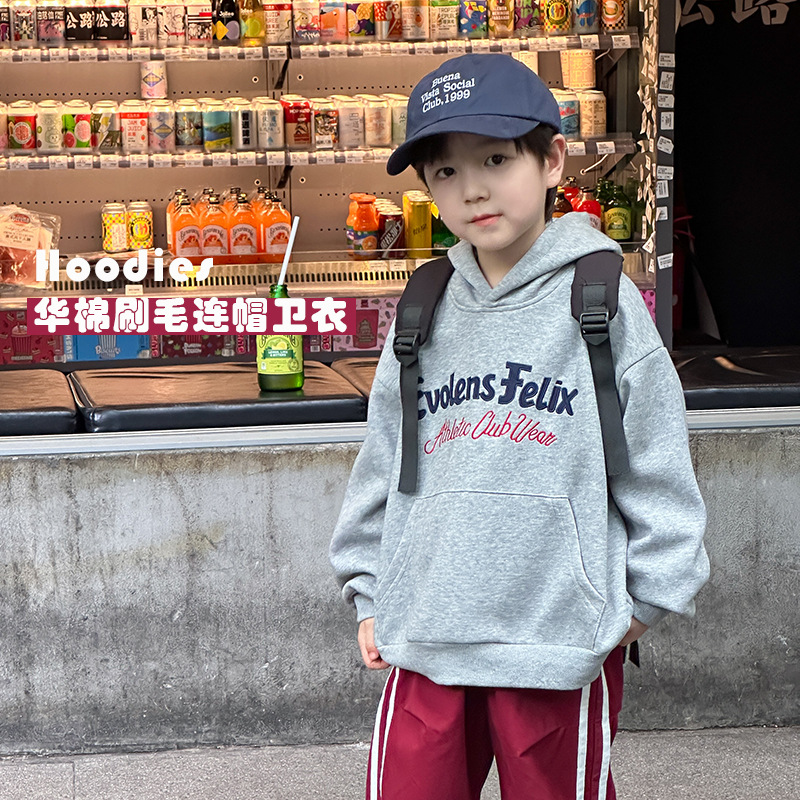 Aimobeibei's cool and loose top for boys in the autumn of 2024 is a Korean-style hooded sweatshirt for children