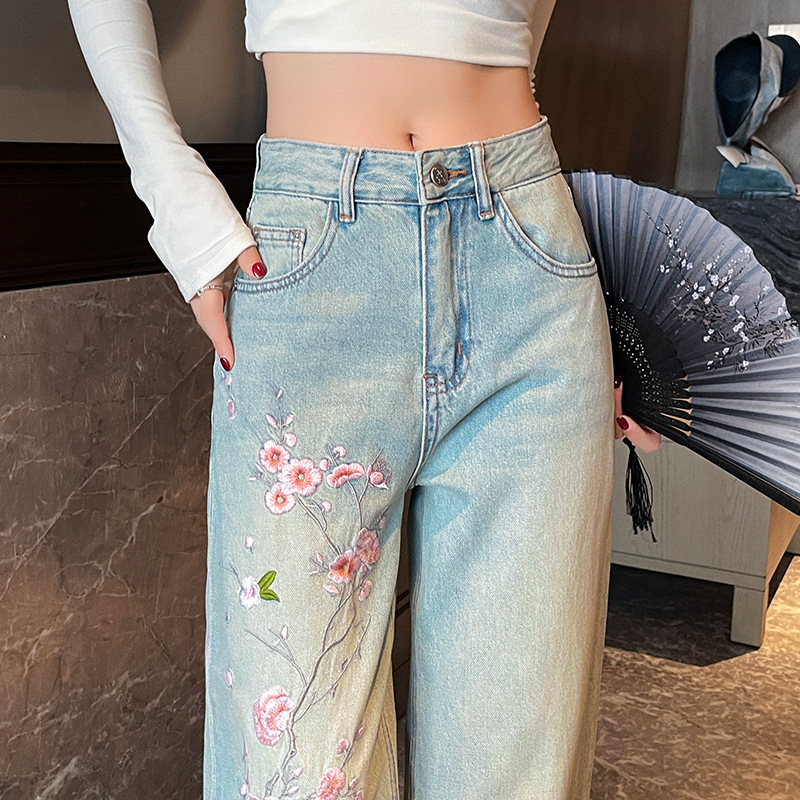New Chinese-style embroidered wide-leg jeans for women in 2024, with a unique design sense, loose and slimming floor-length pants Application Scenario