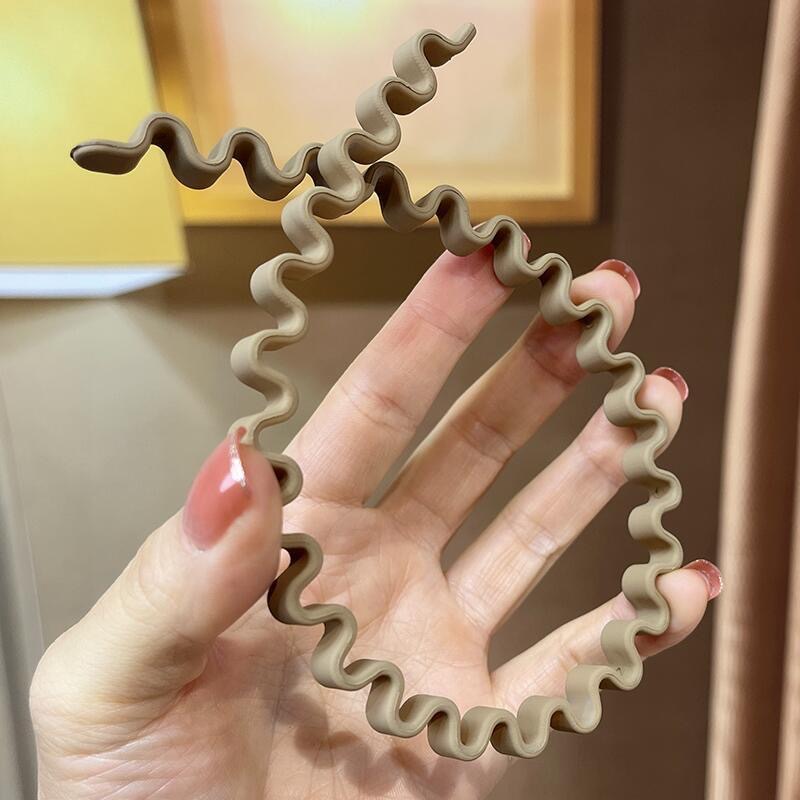 Simple face wash, retro wavy hair band, elegant and practical hair washing and pressing hair band, elegant for going out, versatile hair clips and hair accessories Specification image