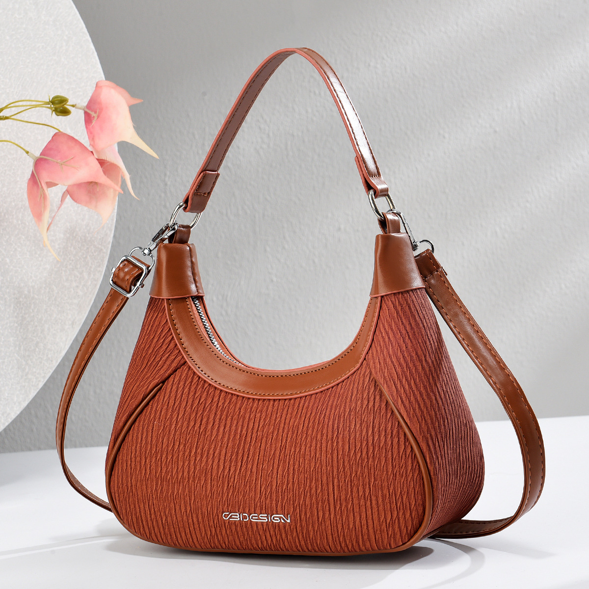 Cross border un hombro exquisito versión coreana tendencia 100 manos llevar mujeres bolsas temperamento simple nuevo estilo salir de moda bolsas Specification image
