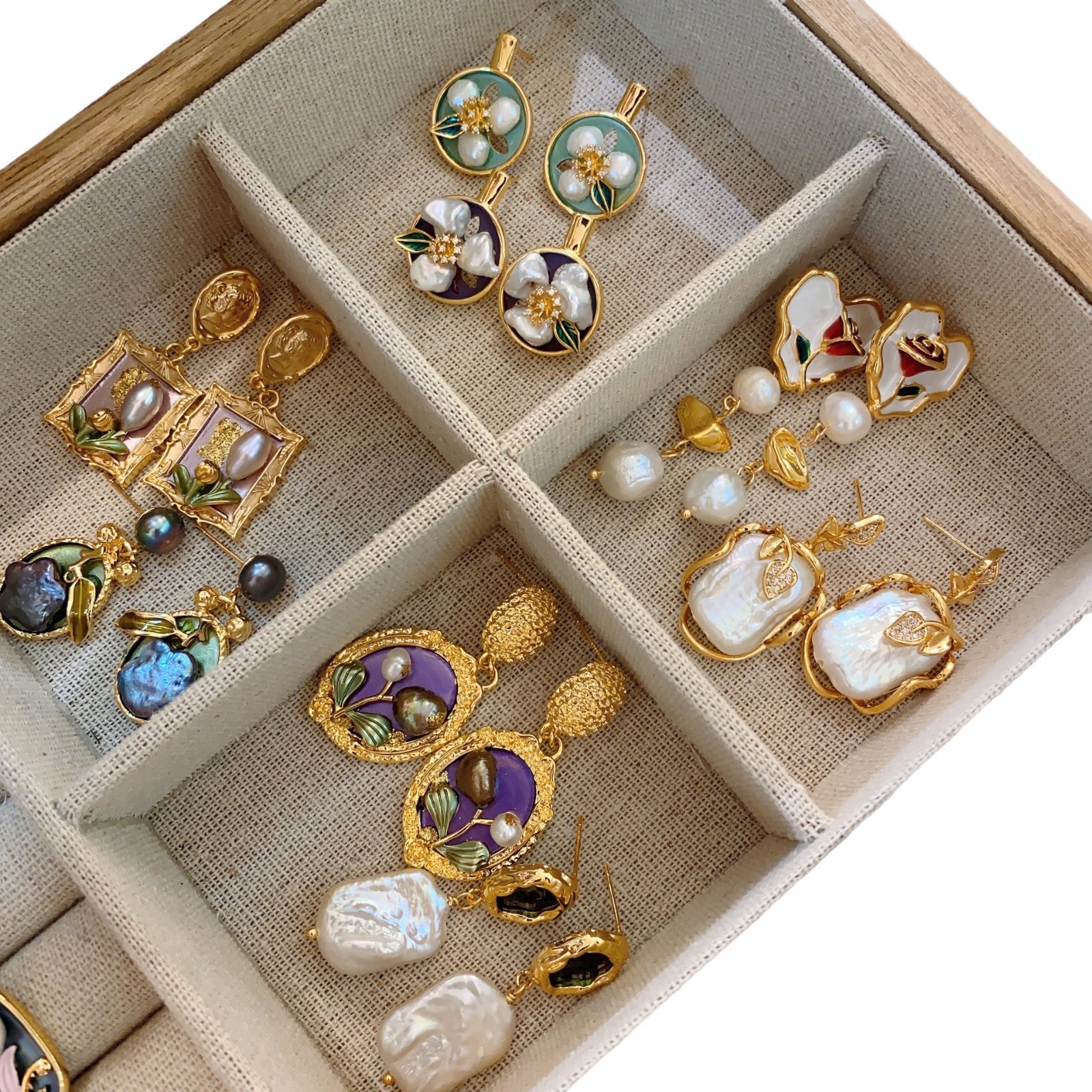 Medieval Baroque Pearl Earrings French Oil Painting Frame Flower Earrings Court Style Light Luxury Retro Art Earrings Item Picture