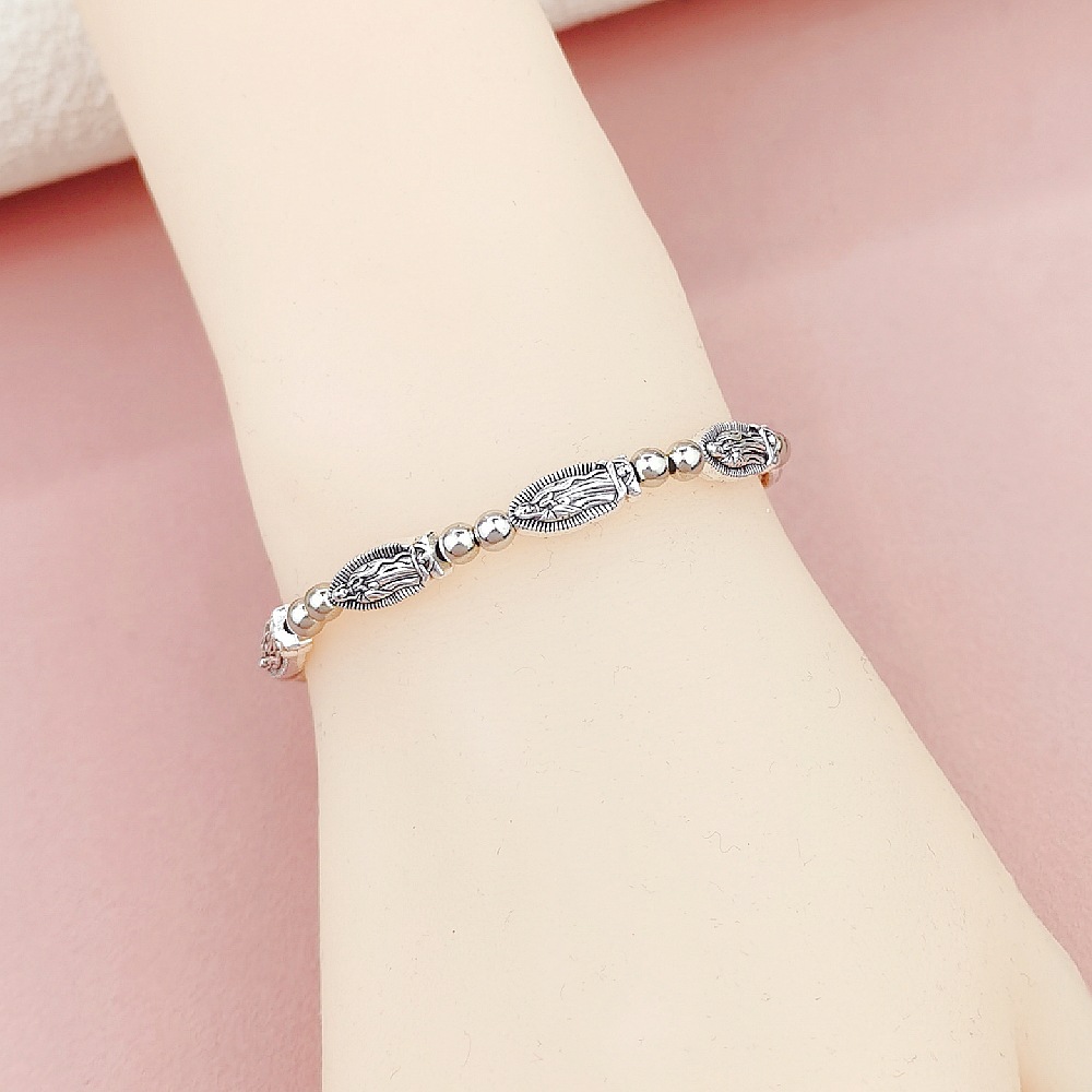 European And American Foreign Trade Amazon Temu Selling Retro Virgin Mary Bracelet Ladies Simple Elastic String Baptism Hand Jewelry Couple Jewelry Application Scenario
