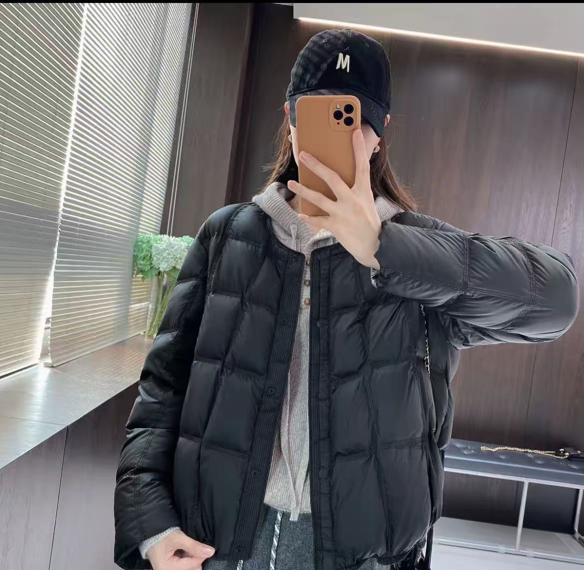 The new style of down jacket for women in 2025, with thickened down and added fluff, is a warm new style of down jacket and cream puffs pic 5