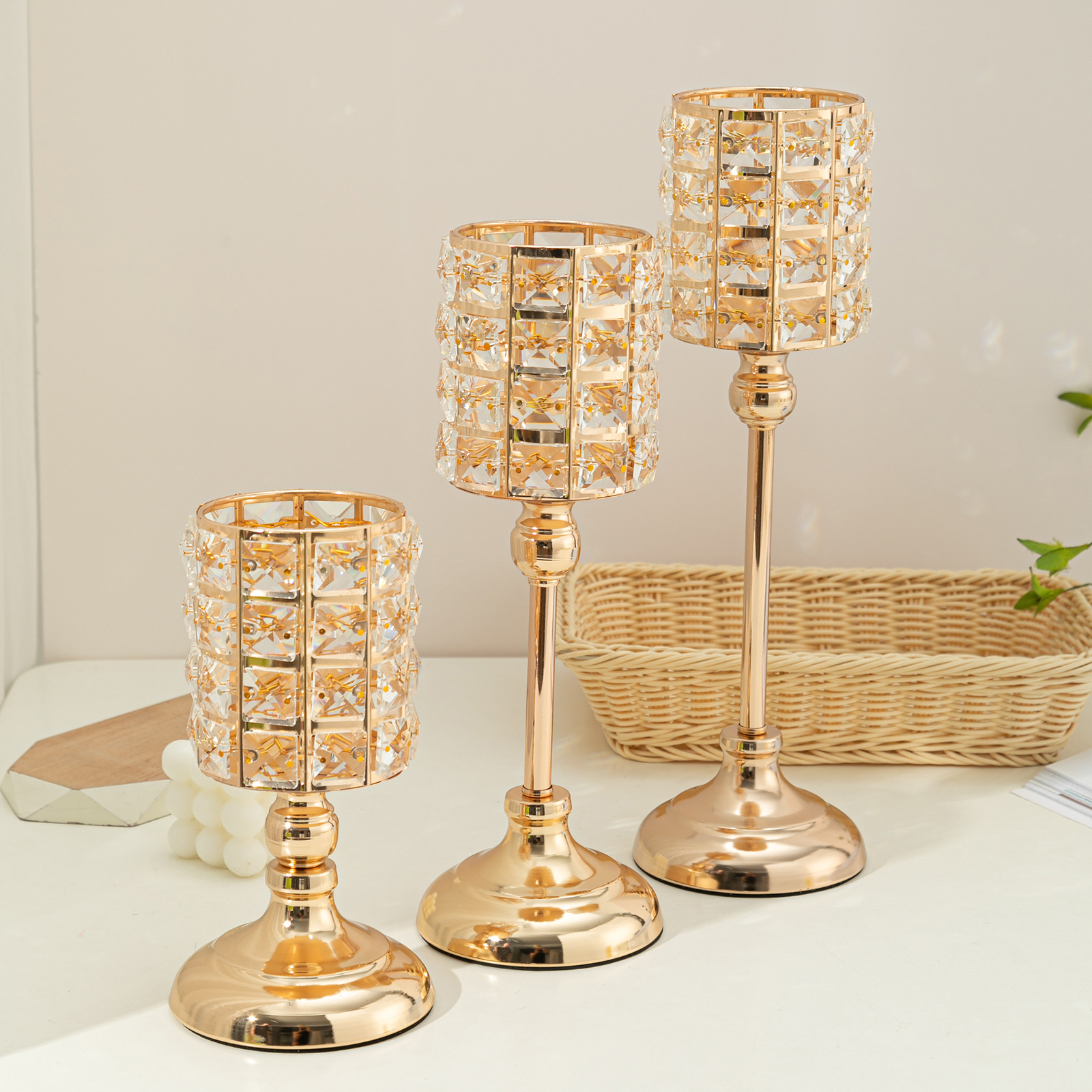 Simple European Candlestick Romantic Candlelight Dinner Light Luxury Candlestick Decoration Modern Simple Table Decoration Props Application Scenario