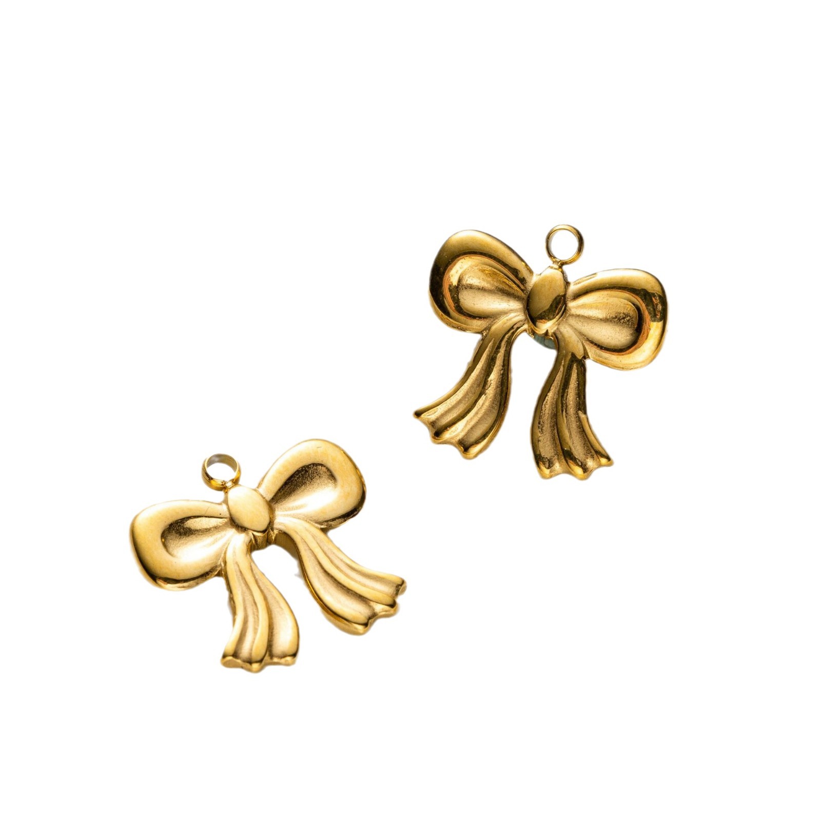 Color-preserving titanium steel plated with real gold, cute and sweet three-dimensional bow pendant, collarbone chain DIY necklace accessory Item Picture