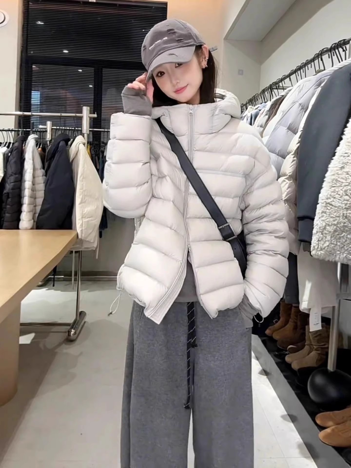 Hooded short down jacket with ribs for women, light and warm in winter, loose, fashionable and versatile white duck down casual coat pic 15