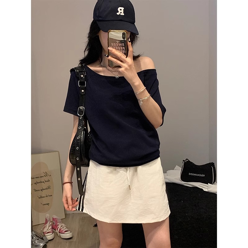 White solid-color off-the-shoulder, off-the-shoulder short-sleeved T-shirt for women, new summer 2024, one-shoulder loose, concealing and slimming top Application Scenario