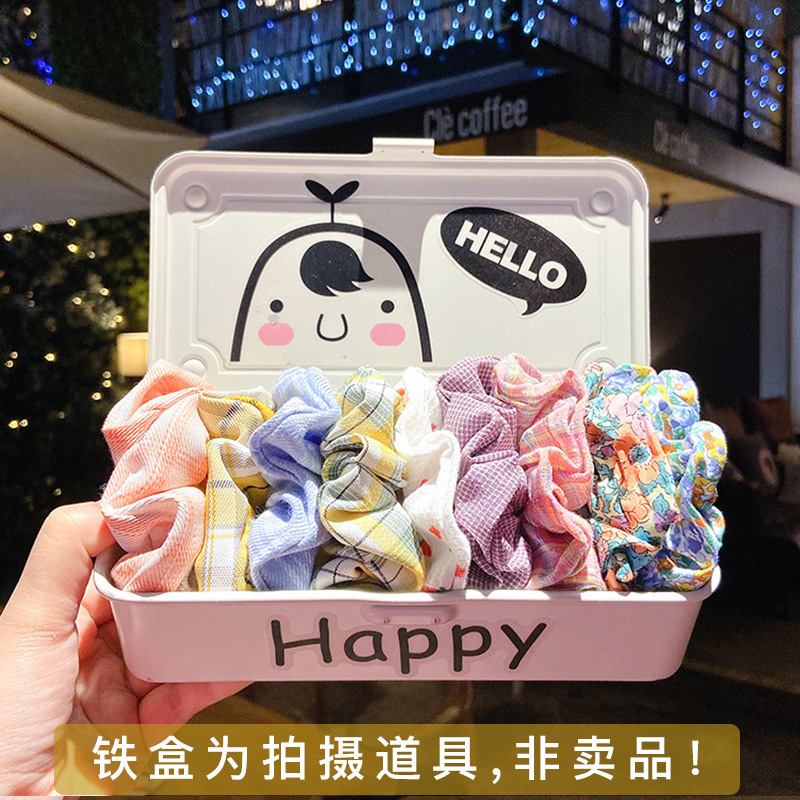 The large intestine hair band is a popular Korean style, simple and versatile. The rubber band is used to tie the hair, making it a cute Korean hair band for girls