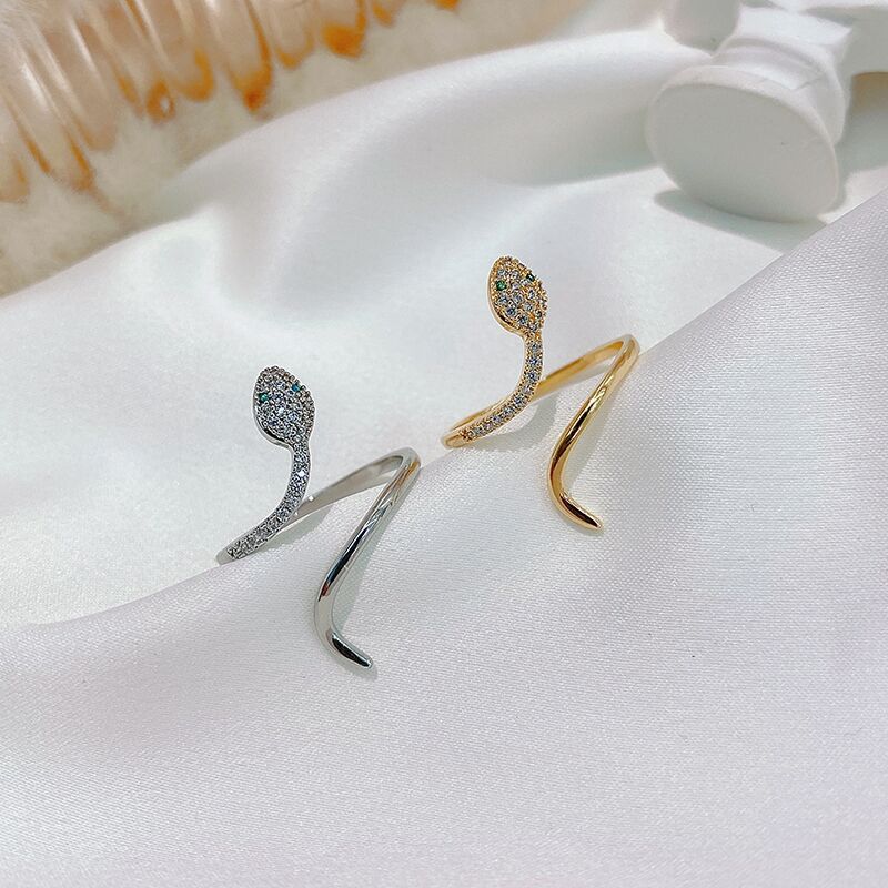 The New Kimoj Ring, Slightly Set With Zircon Wrapped Around A Small Snake, Features A Niche Design That Is Fashionable And Individual. It Is A Unique Index Finger Ring For Women's Decoration details Picture