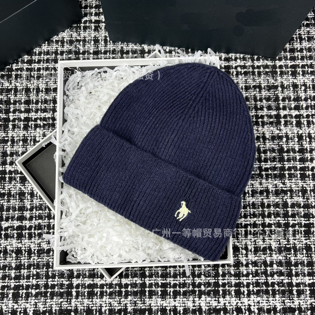 Wholesale of best-selling cross-border knitted hats from major brands, European and American men's and women's woolen hats, and Miao's letter jacquard pullover hats Application Scenario