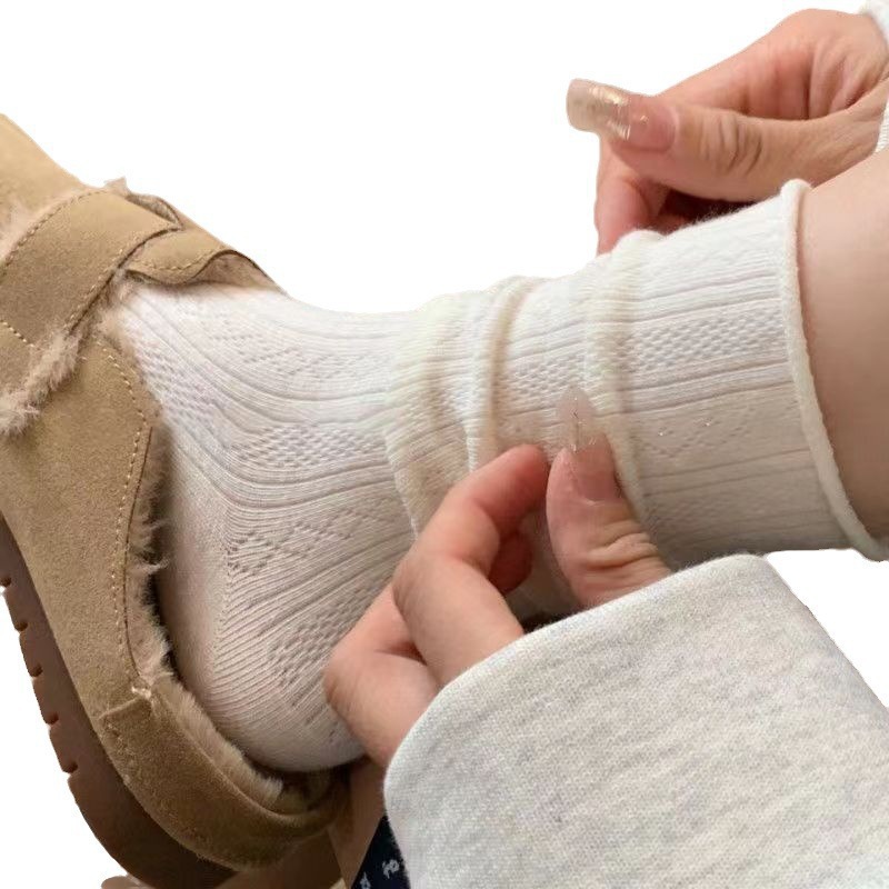 Women's rolled-up mid-calf socks, summer ins trendy retro dark-patterned postpartum socks, cream breathable artistic pile socks Item Picture