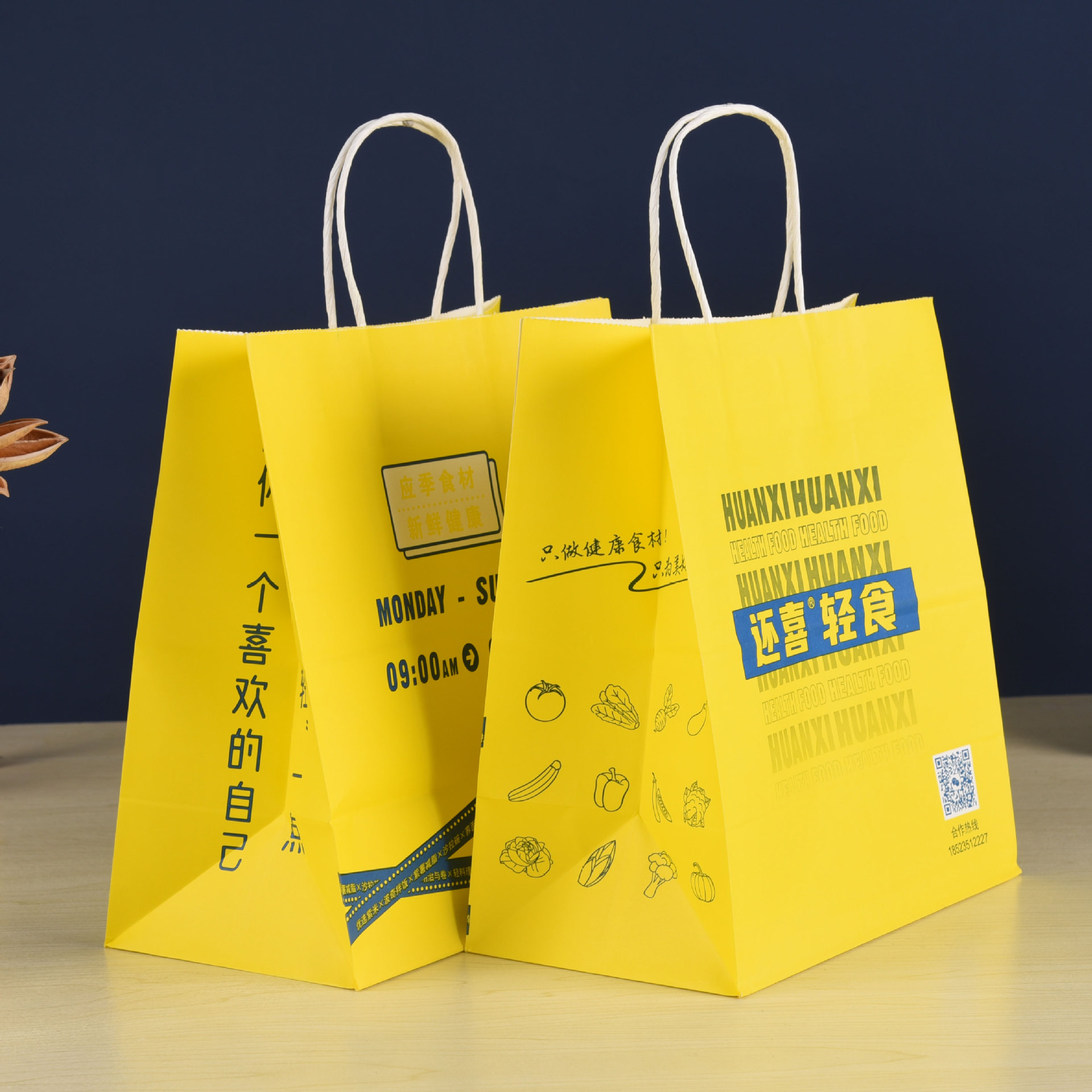 Wholesale of kraft paper handbags, milk tea takeout packaging bags, Christmas and New Year gift bags from the source factory details Picture