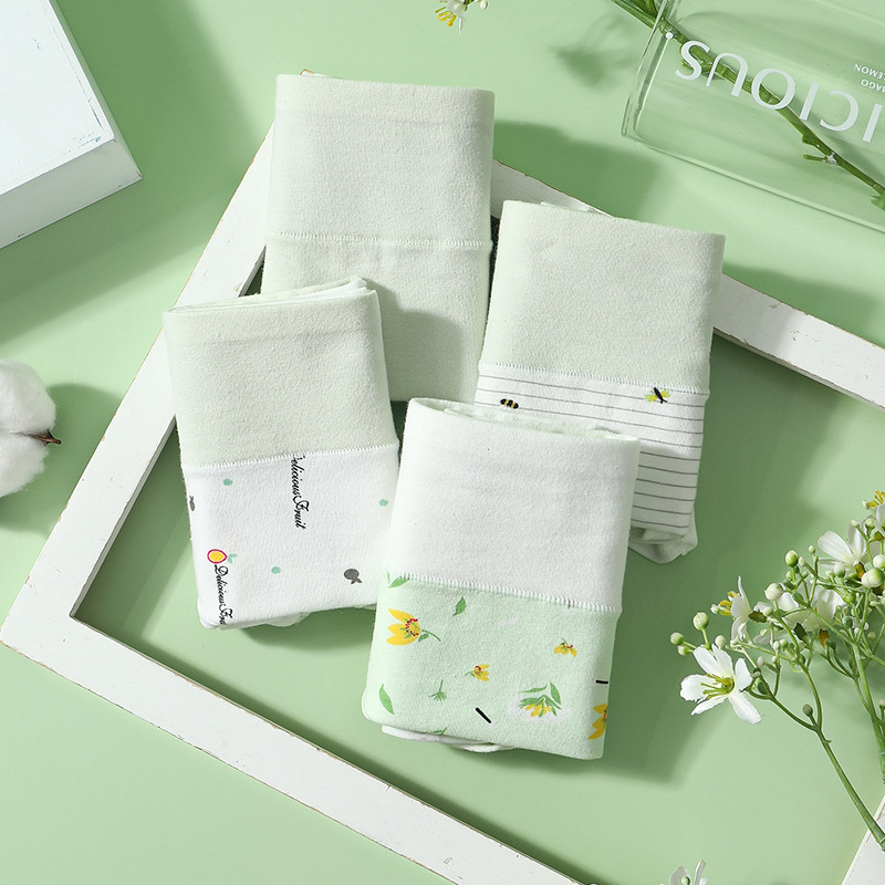 Girls' underwear, women's pure cotton printed large-sized seamless, high-waisted Japanese-style triangular shorts for junior and senior high school students Application Scenario
