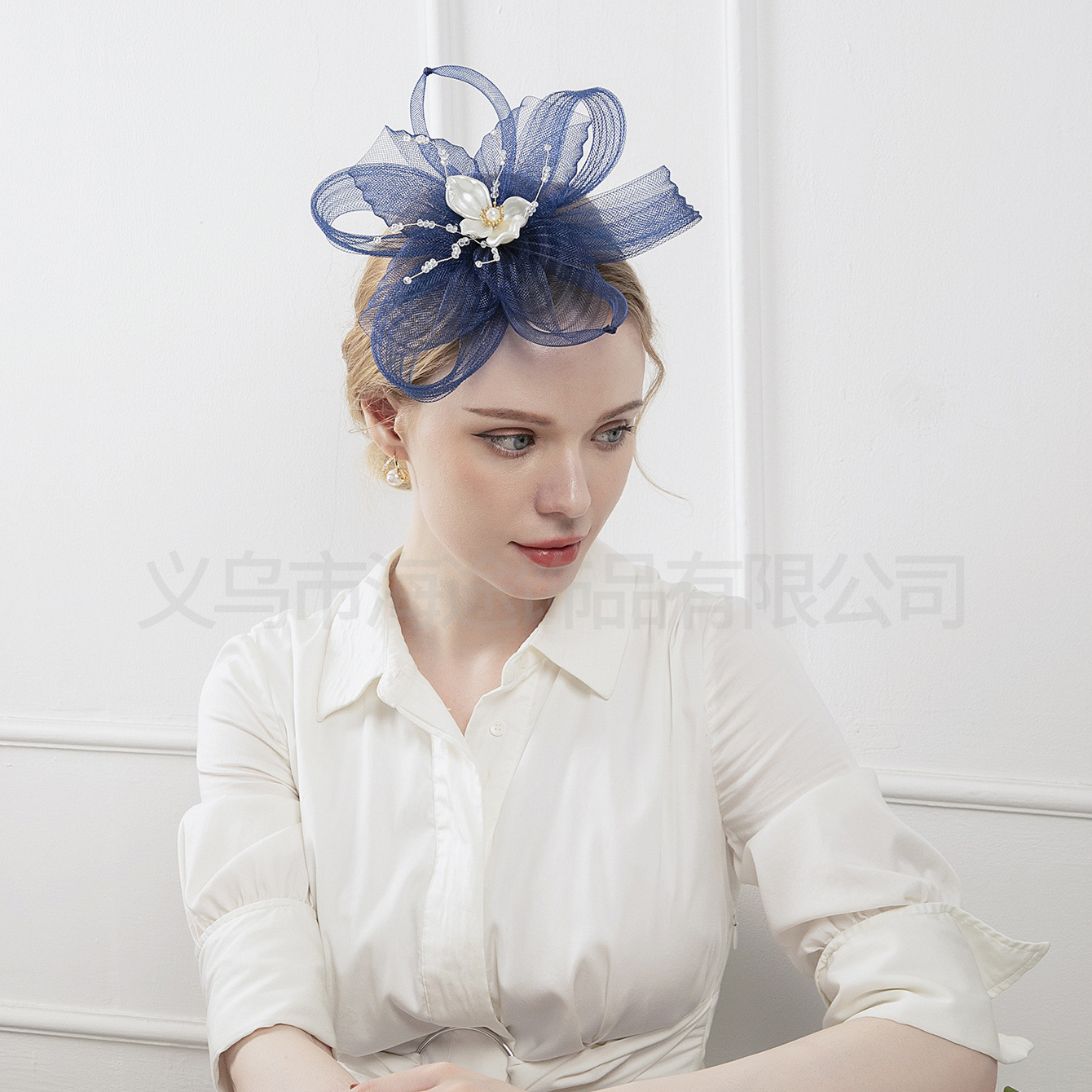 European and American navy blue new shell headwear, bride's headwear, crystal beads, shell pearls, feathers, net gauze headwear, top hat and hair accessory details Picture
