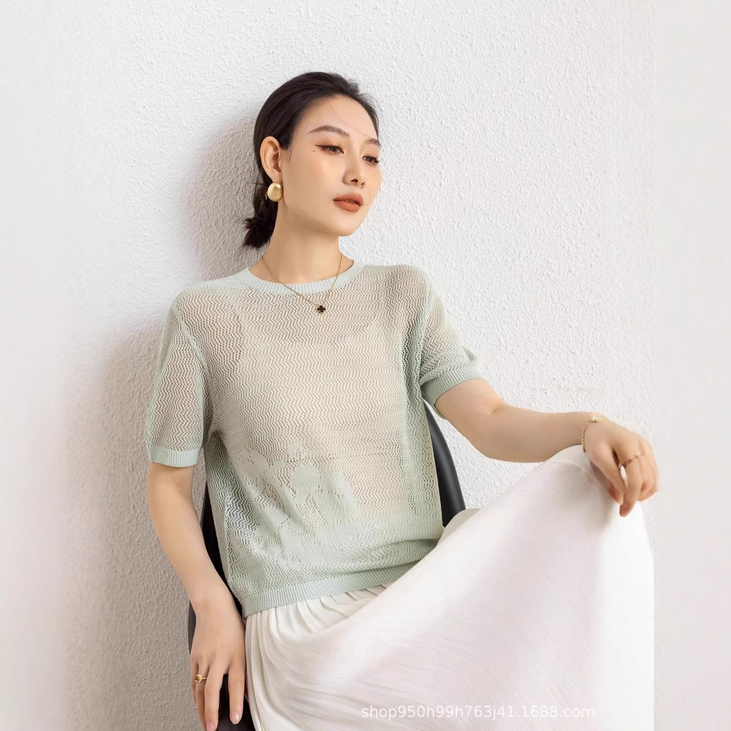 Dolan Chun's 100-day Silessel T-shirt with a sense of hollowed-out design is a versatile knitted top for women to look slimmer in summer