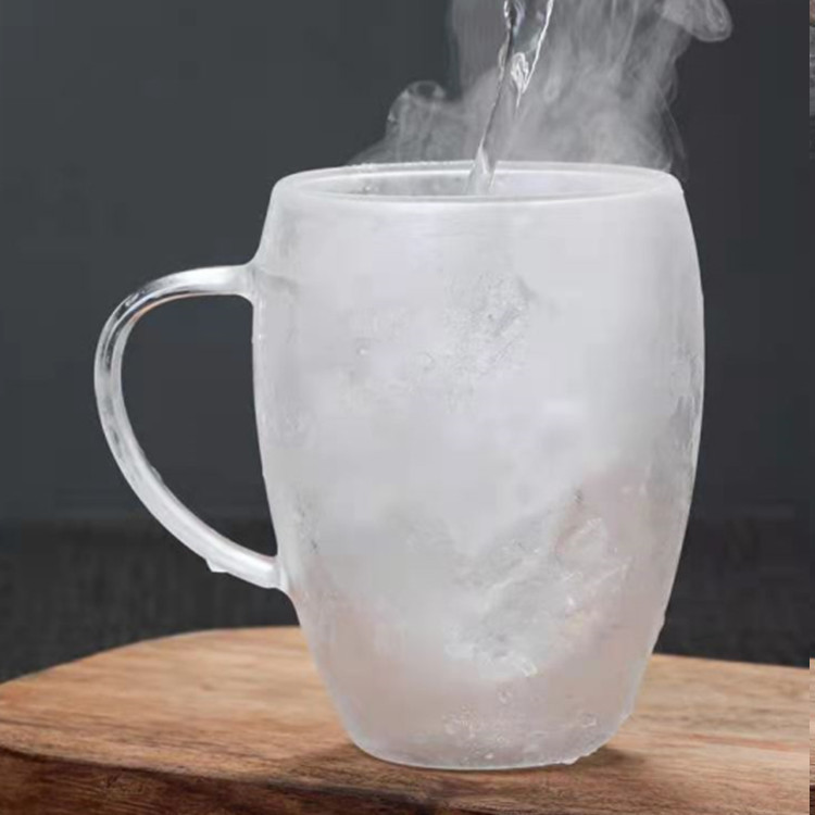 Glass cup with handle, high appearance level, transparent glass, milk tea beverage drinking cup, multiple specifications, heat-insulating double-layer cup Application Scenario