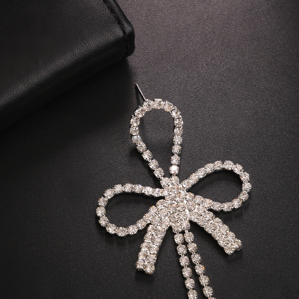 European and American cross-border tassel water diamond butterfly fashionable and individual earrings, exaggerated claw chain diamond-encrusted earrings, claw chain welded accessories Application Scenario