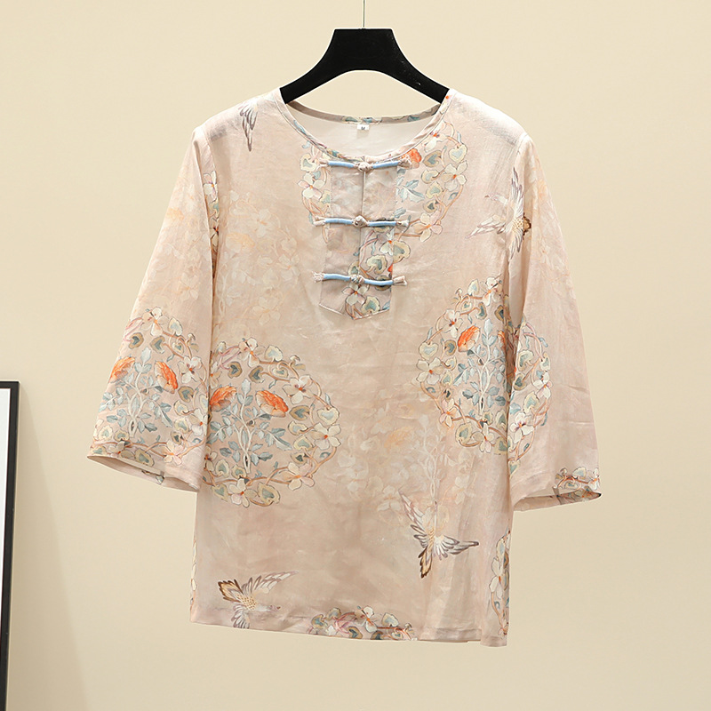 Chinese-style ramie retro spring short top for women with a button-up design that makes them look younger. A trendy cotton and linen unique shirt details Picture