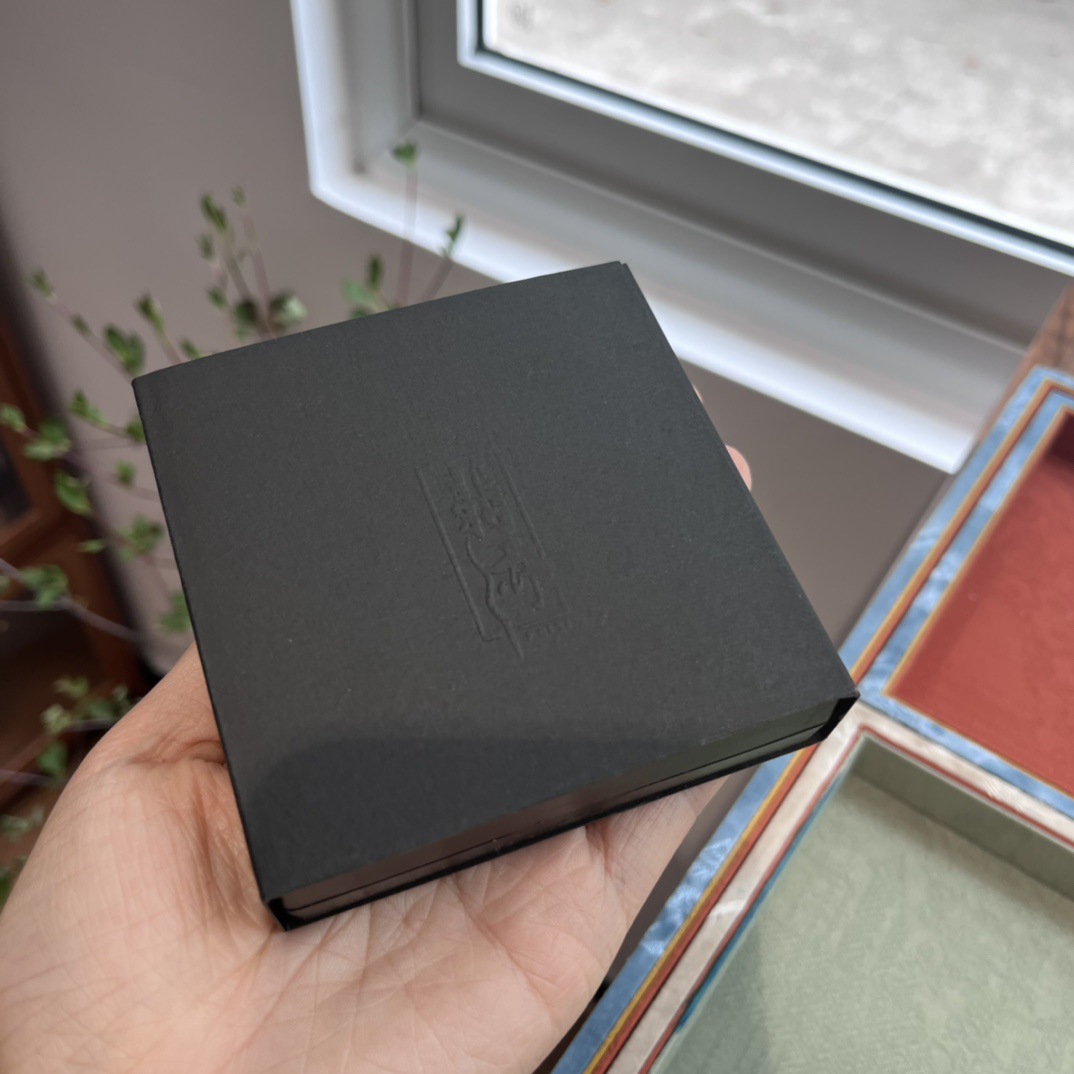 New black floating gift box, black cardstock bracelet, necklace, earrings and accessories, sealed packaging box, high-end