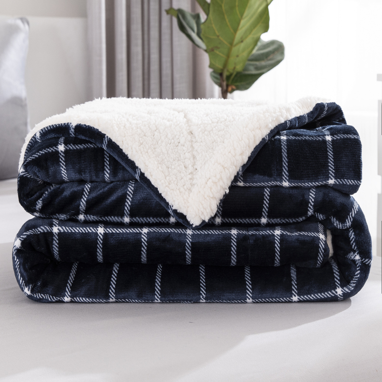 Factory direct sales solid color double-sided thick coral velvet cover blanket office home Bebe flannel blanket