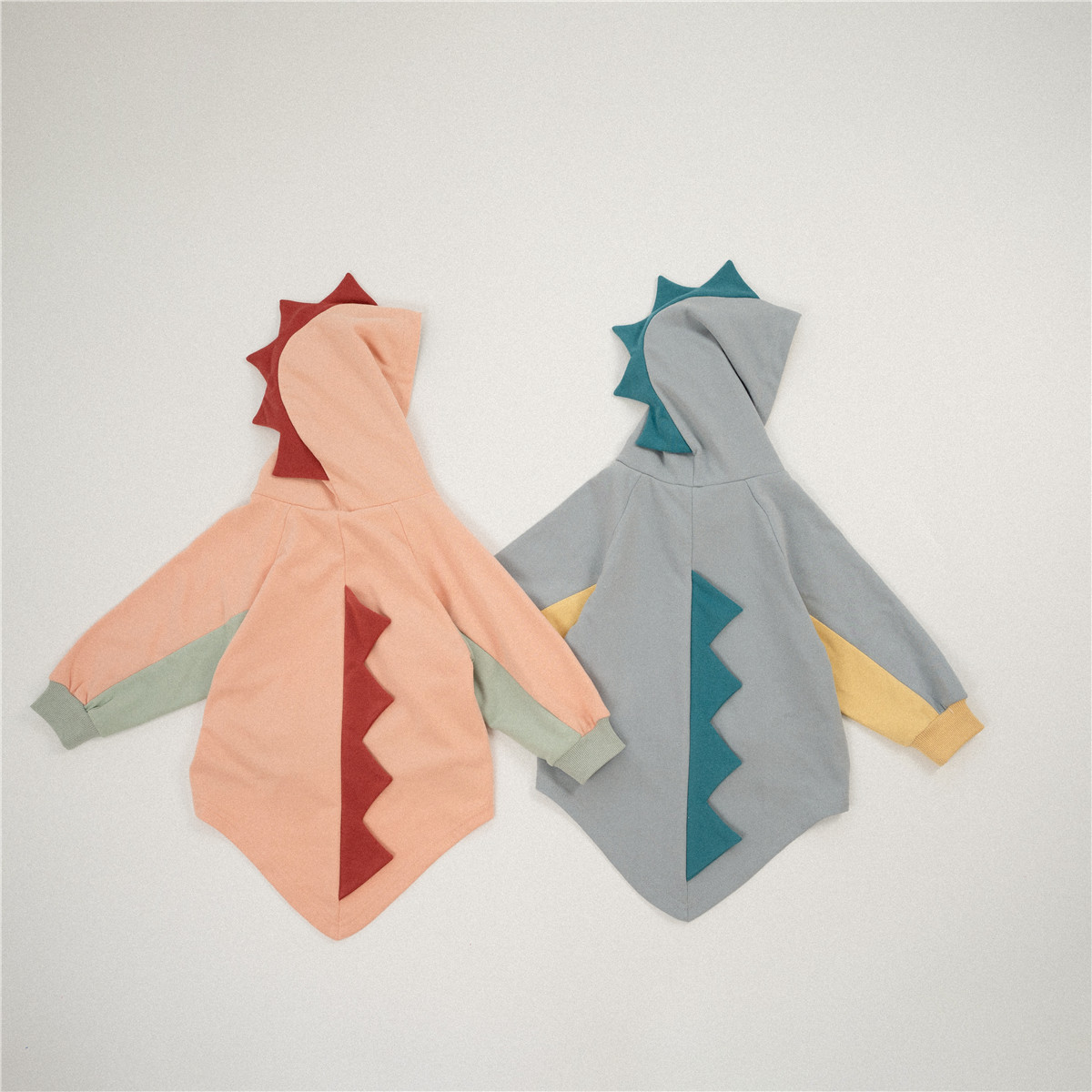 Korean children's hooded sweatshirts, cotton mid-length hoodies, Korean version dinosaur boys' and girls' sweatshirts, trendy outerwear for children Application Scenario