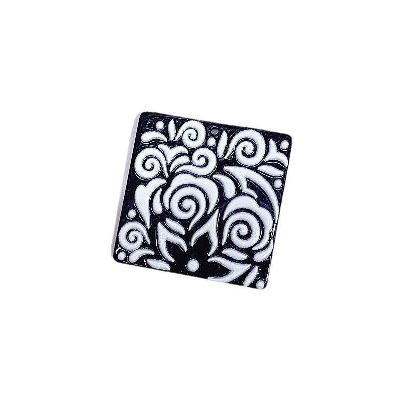Bricolaje accesorios al por mayor relieve estampado acrílico smiley corazón melocotón flores pequeñas cuadrangular blanco y negro accesorios colgantes Item Picture