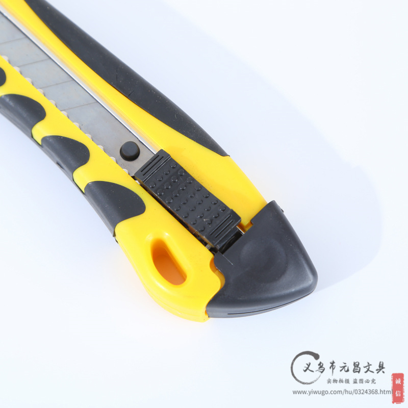 Factory direct supply wholesale of rubber-coated utility knives, large portable express unboxing paper cutting knives, multi-functional paper cutting knife sets Application Scenario