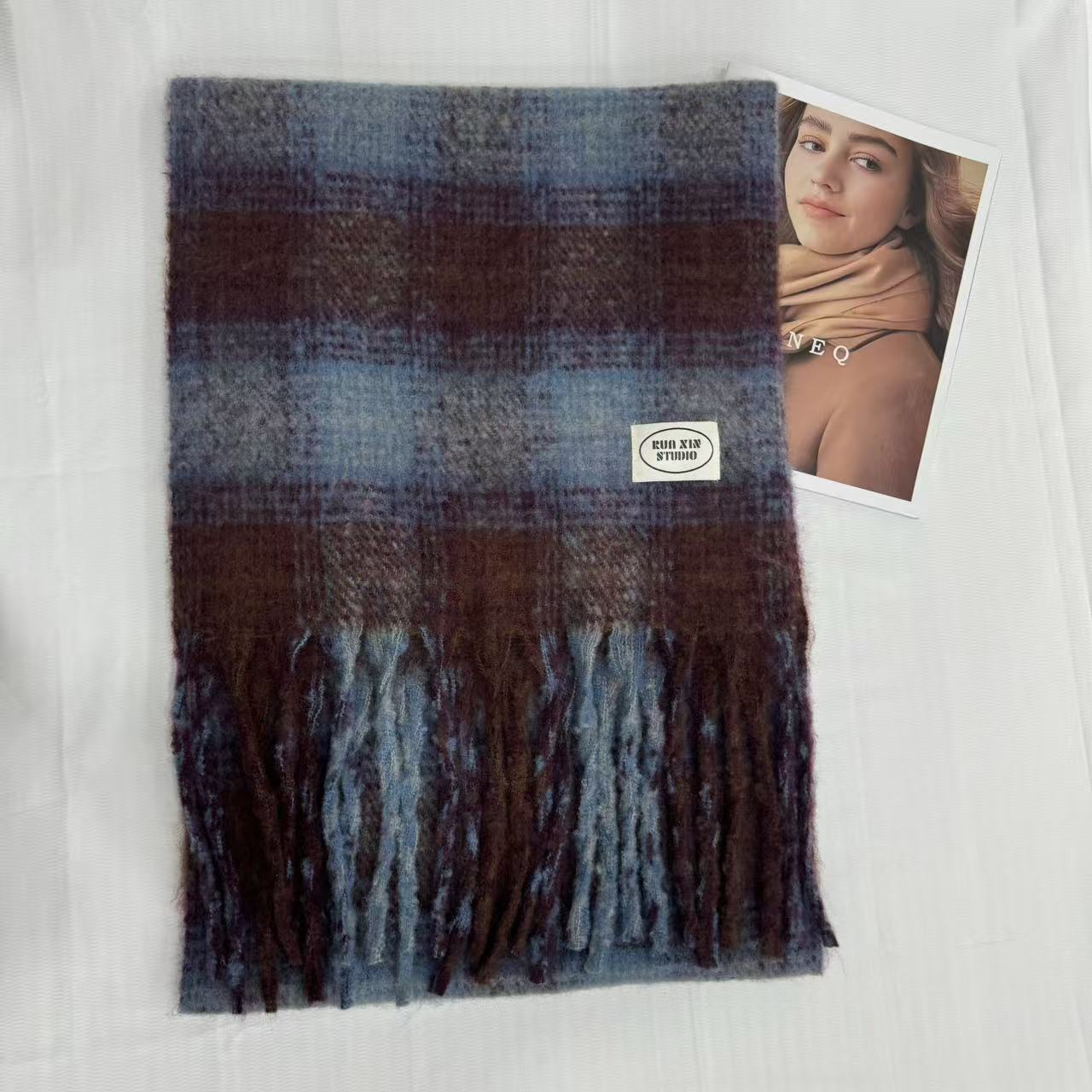 2025新款马海毛流苏围巾女秋冬季氛围感保暖格子百搭外贸跨境专供详情16