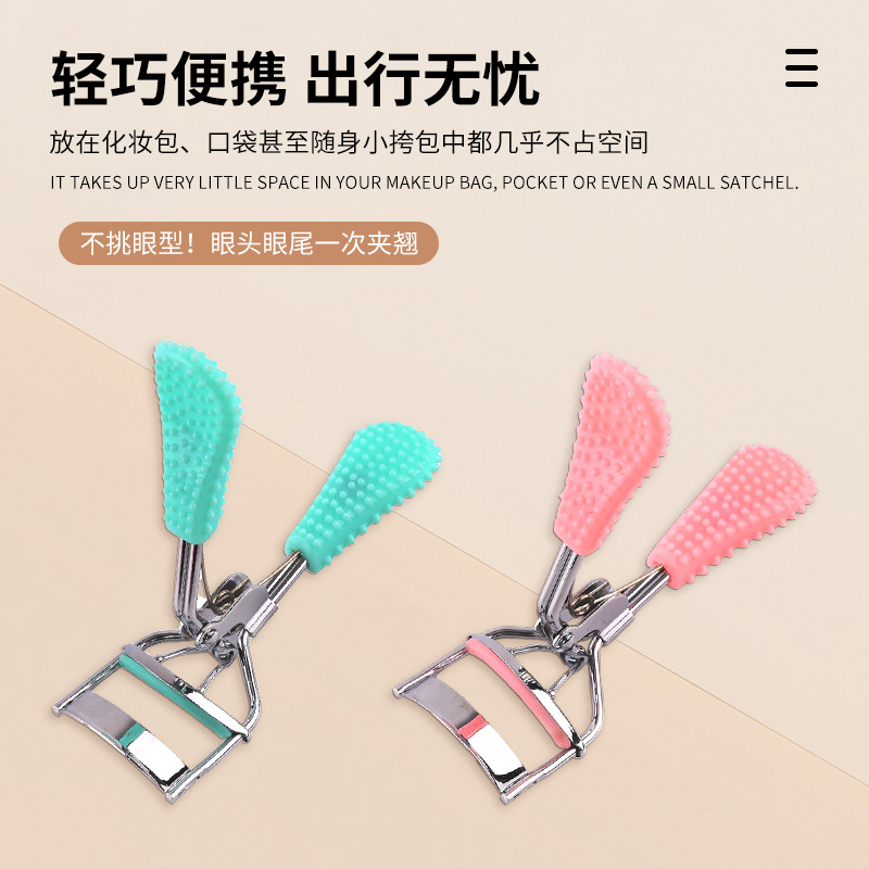 The pineapple-handled eyelash curler naturally curls and fits well without causing any fat to curl. It is a portable wide-angle eyelash curler for beginners details Picture