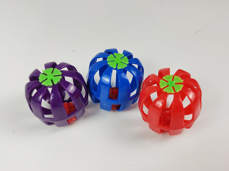 Pet bell ball cat toys, plastic hollow bell balls, pet cat and dog ball toys, pumpkin balls, cat toys Application Scenario