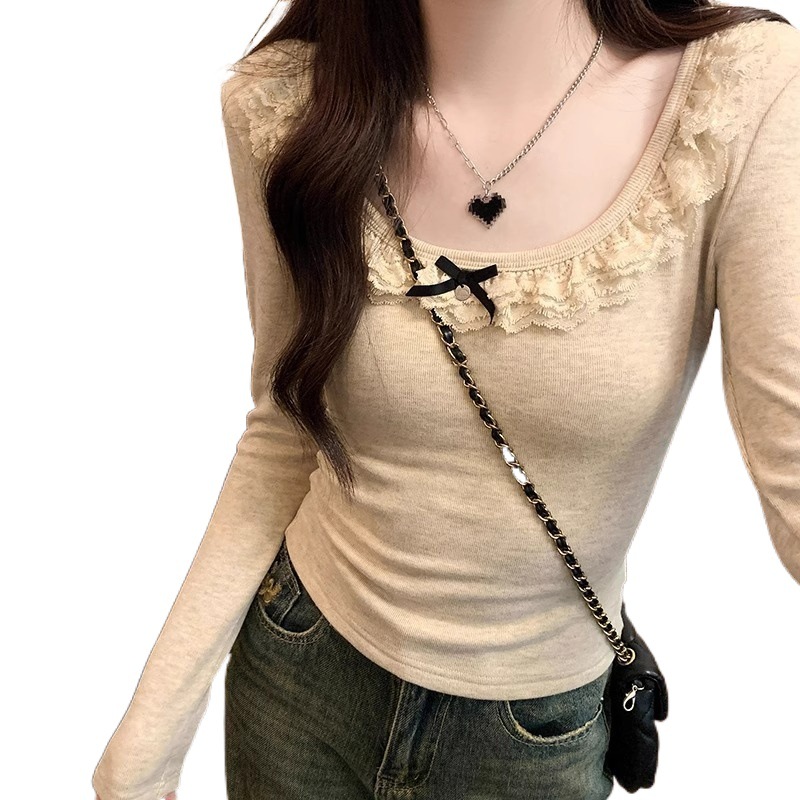 A high-end U-neck T-shirt with a sexy collarbone base. It's a lace combination that accentuates the waist and slimming the figure. Pair it with an inner layer Item Picture