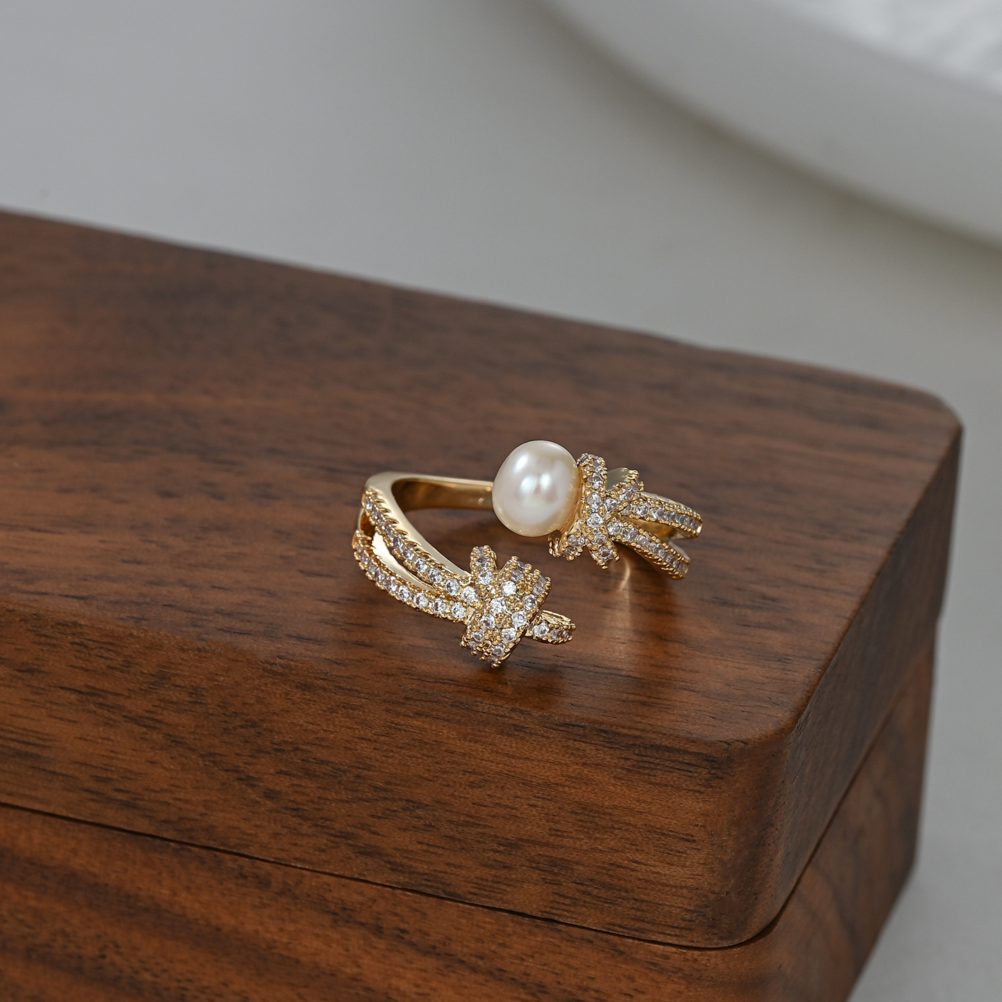 A genuine gold electroplated personalized open ring with a sense of luxury for women, a retro French pearl bow ring, and a light luxury index finger ring pic 9