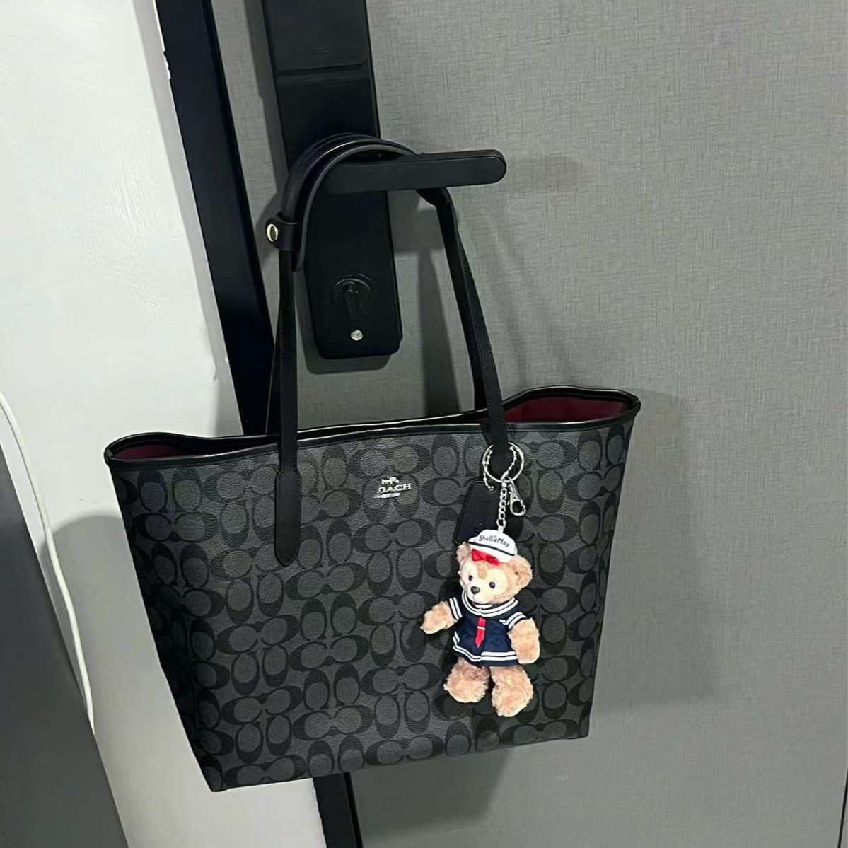 Kou Family 2024 New City33 Tote Bag, Mom's Bun, mother's bag, Large capacity shopping bag, hand bag, shoulder bag for women Application Scenario