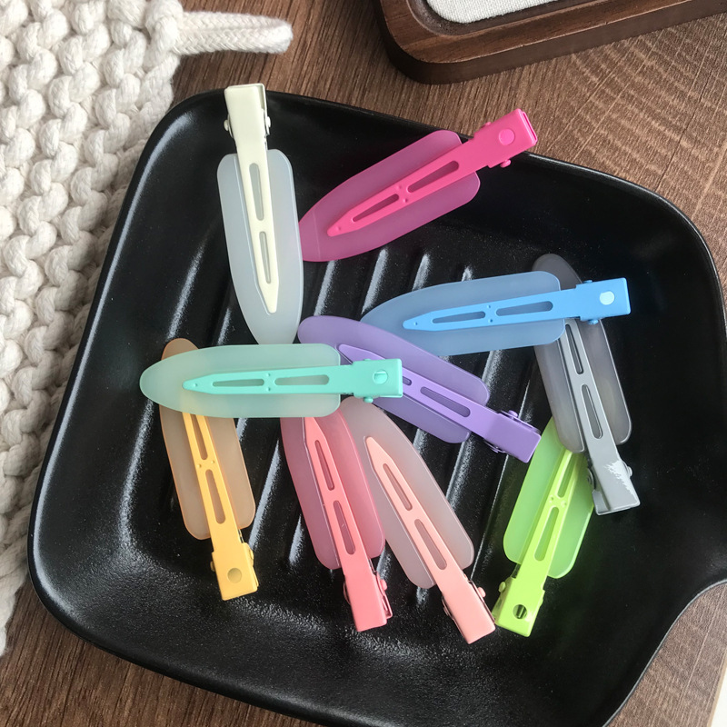 A new matte color summer fresh look, paired with a teardrop hair clip edge clip and a colorful fringe clip for girls details Picture