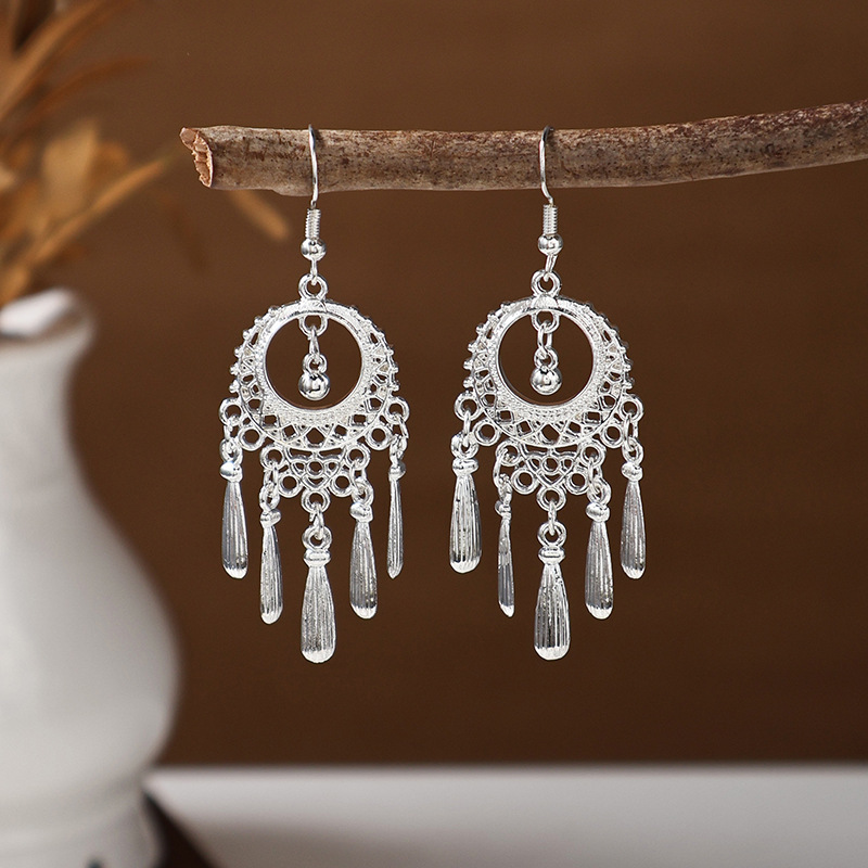 Accesorios de ropa hmong plumas largas borlas imitación miao plata pendientes viento minoritario clásico varios tipos de pendientes auriculares Application Scenario
