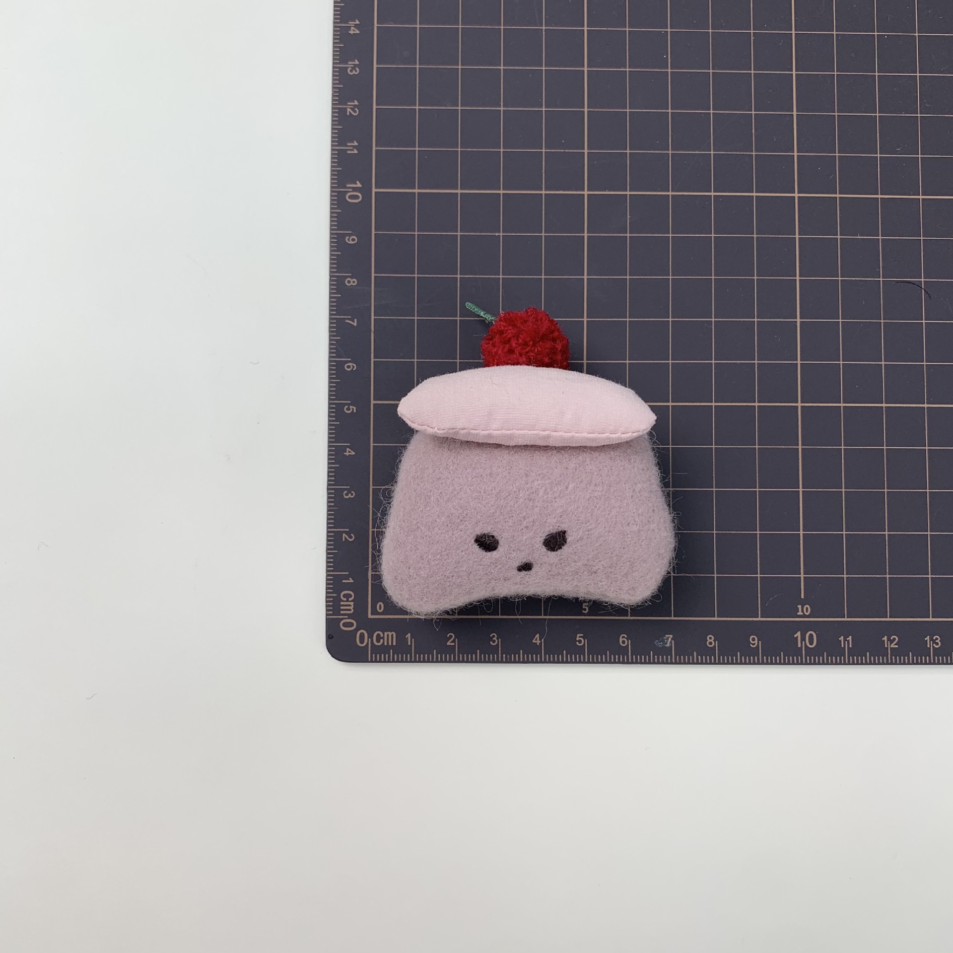 Clothing accessories, fabric cartoon accessories, brooch accessories, diy jewelry accessories, three-dimensional felt house, cute pet clothing pic 14