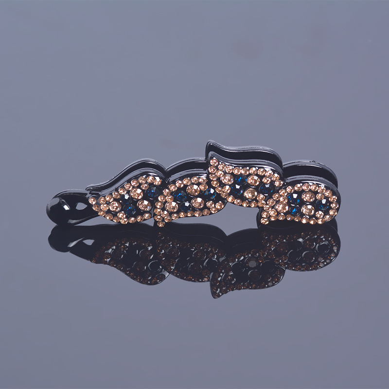 Best-selling Korean water diamond jewelry, vertical clips, banana clips, twist clips, ponytail clips, hair clips, versatile headwear, hair clips, hair accessories Application Scenario