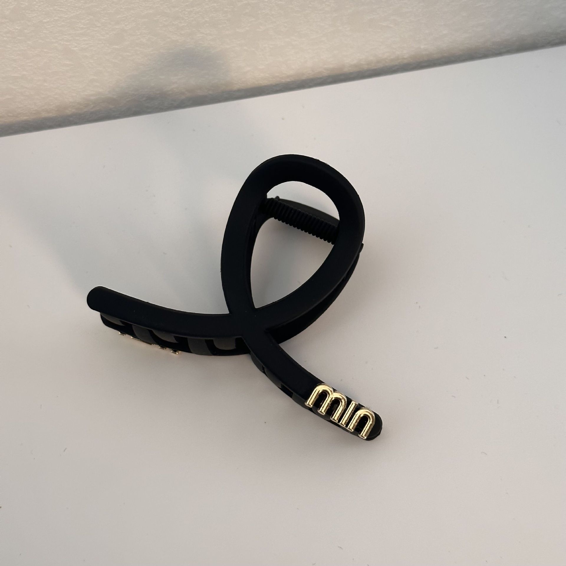 Black large updo hair clip, the same style as the popular female Internet celebrity hair clip headwear, female hair clip, shark clip at the back of the head pic 14