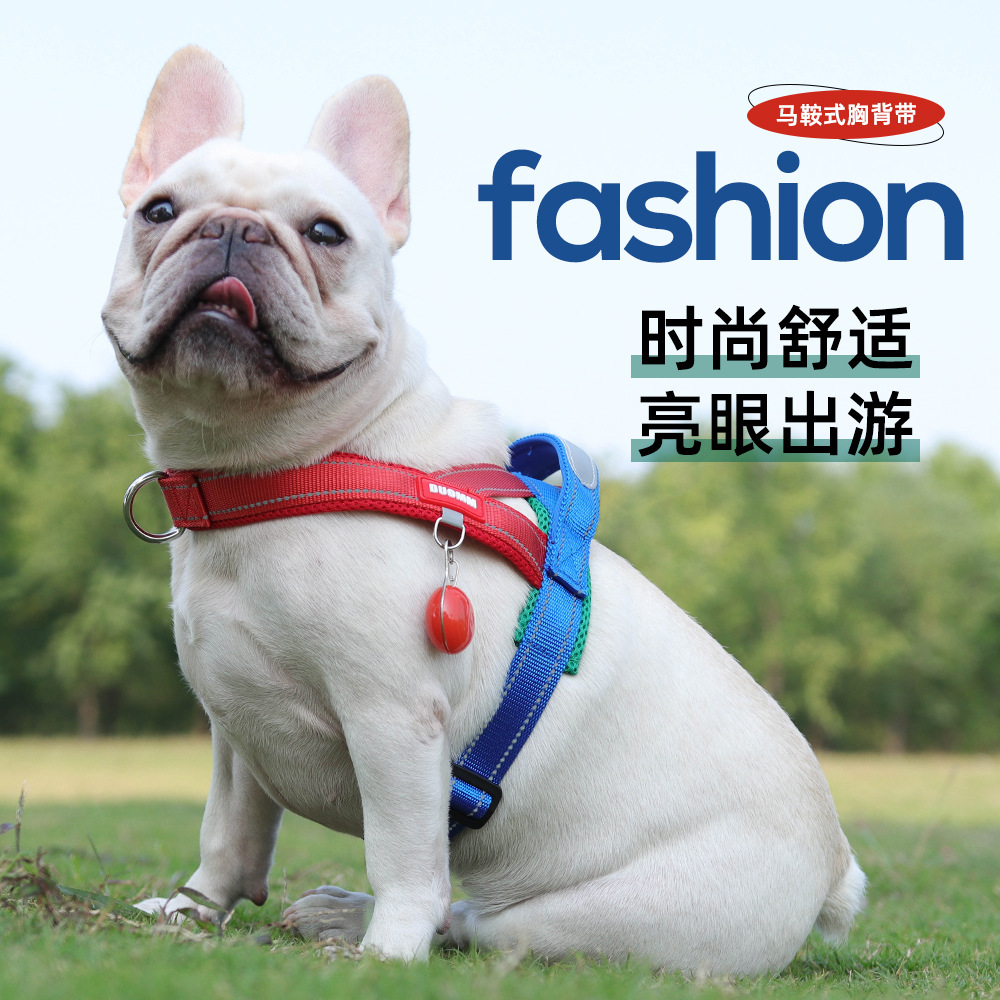 A new type of dog leash with a wide woven strap and color-blocking splicing that doesn't fit the dog's chest and back. It's an outdoor dog walking leash