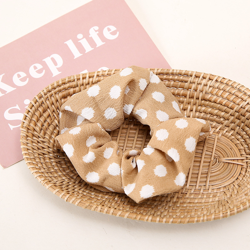 South Korea Dongdaemun Simple Fabric Headband Temperament Polka Dot Large Hair Band Fashion Ball Head Rope Girl Hair Accessories Application Scenario