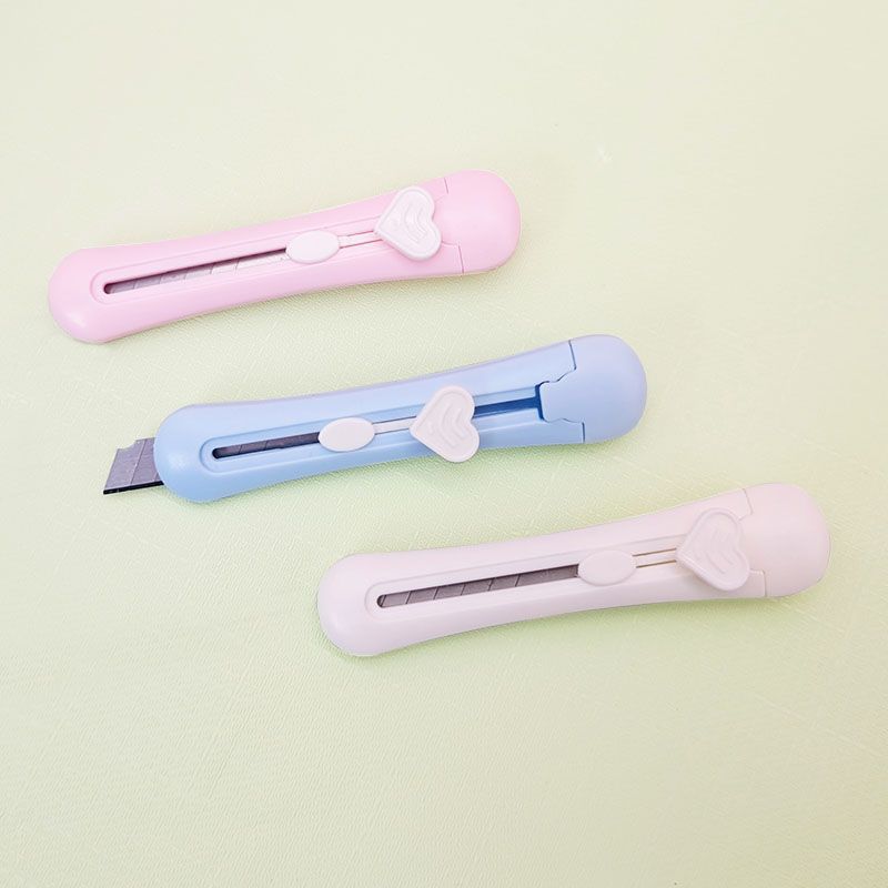 Factory wholesale of portable mini utility knives, small express unboxing wallpaper knives, student planner tools and small knives